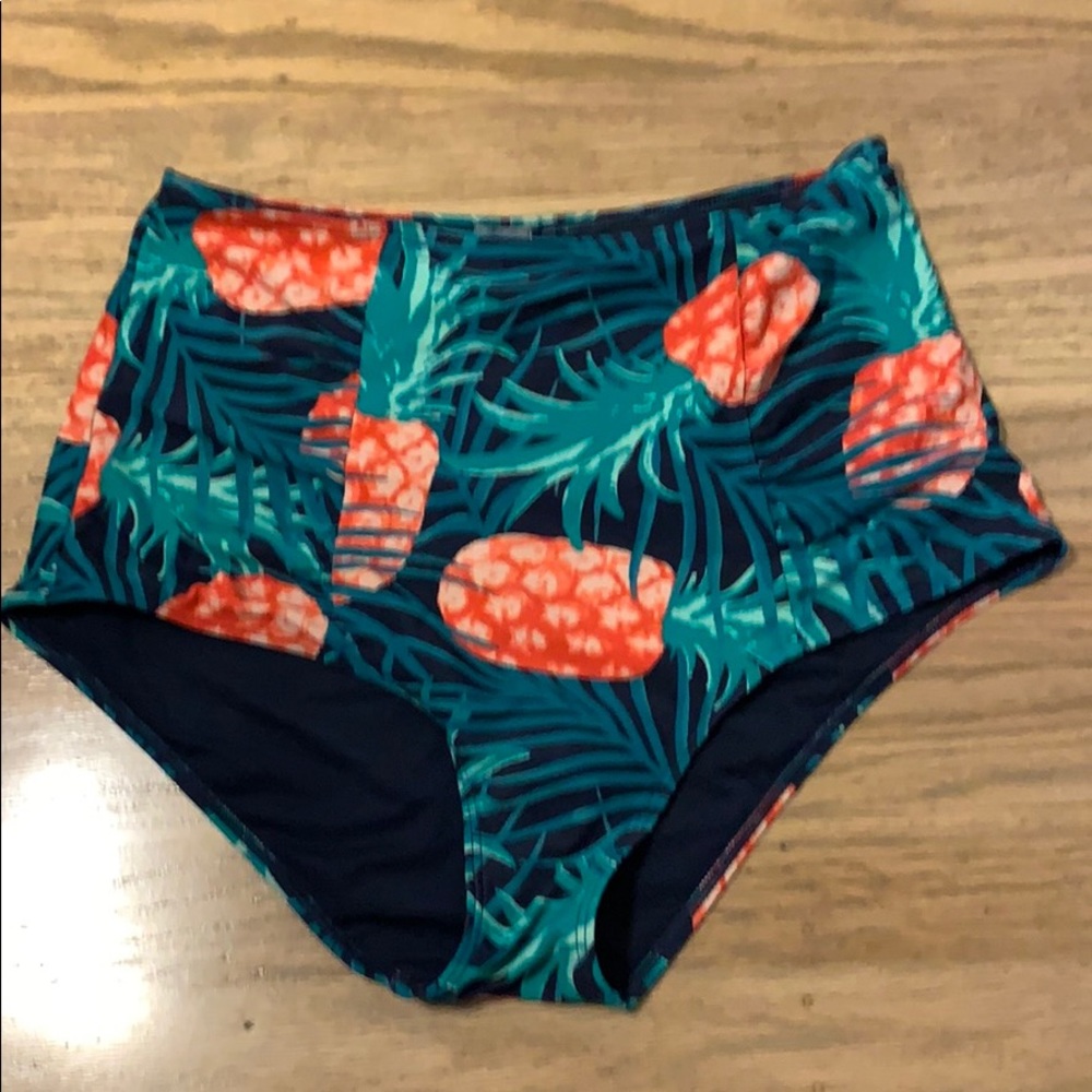 Aerie high waisted bikini bottoms medium pattern
